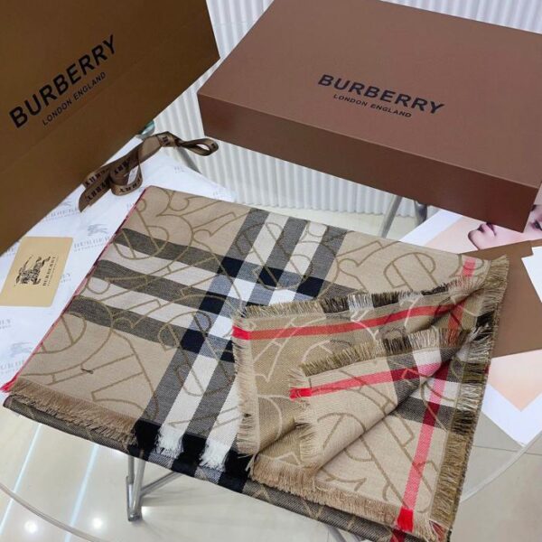 Nuova sciarpa Burberry