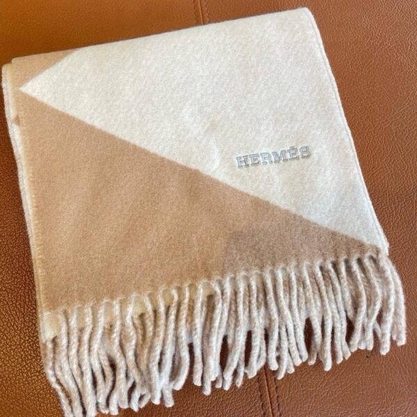 repliche,replica,perfette,siti di,affidabili,migliori siti,dove comprare,1:1,scarpe da ginnastica Sciarpa geometrica in cashmere Hermes Sciarpa per bambini in puro cashmere 100