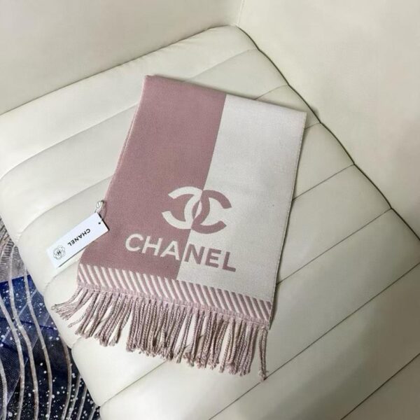 repliche,replica,perfette,siti di,affidabili,migliori siti,dove comprare,1:1,scarpe da ginnastica La nuova sciarpa jacquard con logo color block di Chanel