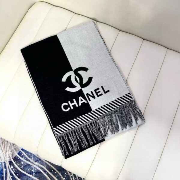 repliche,replica,perfette,siti di,affidabili,migliori siti,dove comprare,1:1,scarpe da ginnastica La nuova sciarpa jacquard con logo color block di Chanel