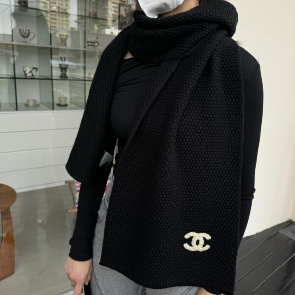 repliche,replica,perfette,siti di,affidabili,migliori siti,dove comprare,1:1,scarpe da ginnastica Chanel24 nuova sciarpa lavorata a maglia 24b con ricamo autunno e inverno sciarpa lunga lavorata a maglia in cashmere