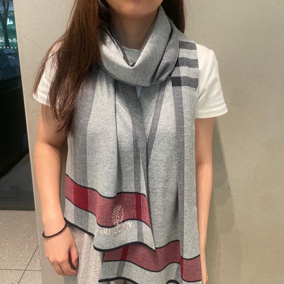 repliche,replica,perfette,siti di,affidabili,migliori siti,dove comprare,1:1,scarpe da ginnastica Burberry contro l’ultima sciarpa in cashmere di alta qualità repliche,replica,perfette,siti di,affidabili,migliori siti,dove comprare,1:1,scarpe da ginnastica Burberry contro l’ultima sciarpa in cashmere di alta qualità