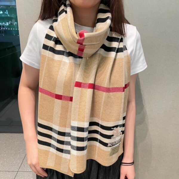 Burberry Classico stile da coppia War Horse