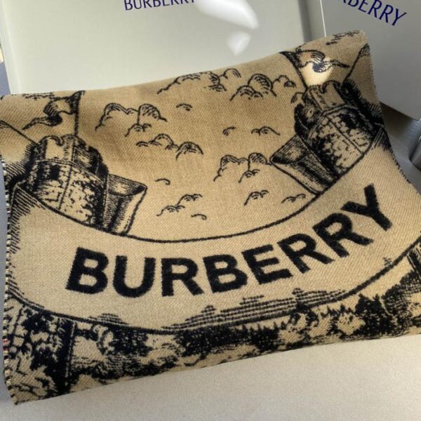 Scialle del cavallo da guerra di Burberry