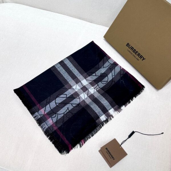 Nuova sciarpa Burberry