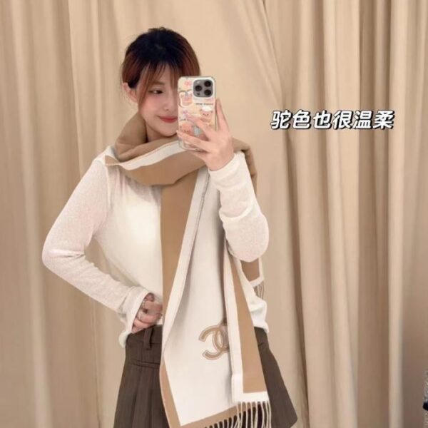 repliche,replica,perfette,siti di,affidabili,migliori siti,dove comprare,1:1,scarpe da ginnastica Sciarpa CHANEL in cashmere double color albicocca