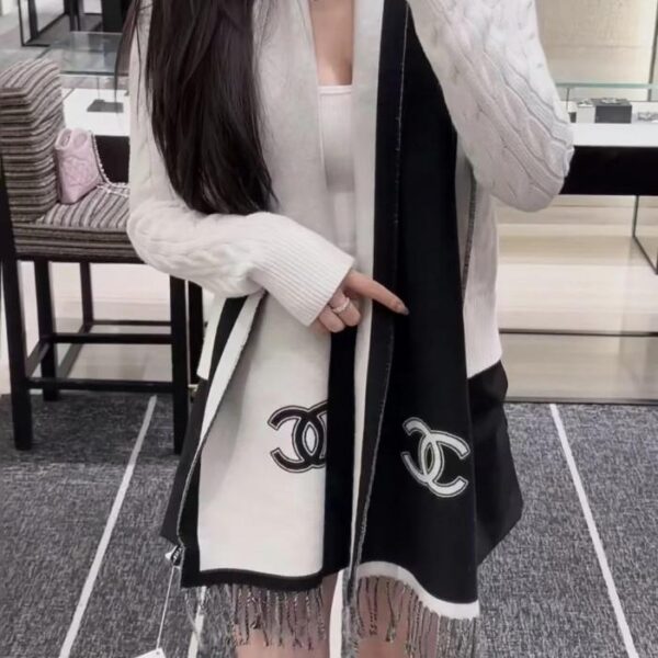 repliche,replica,perfette,siti di,affidabili,migliori siti,dove comprare,1:1,scarpe da ginnastica Sciarpa CHANEL in cashmere double face bianca e nera