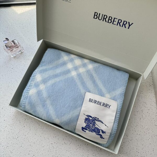 Sciarpa in lana d'agnello con cappello scozzese Burberry