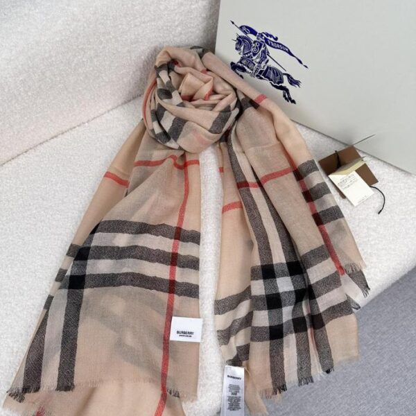 Sciarpa scozzese nuova classica di Burberry