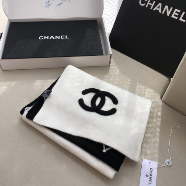 repliche,replica,perfette,siti di,affidabili,migliori siti,dove comprare,1:1,scarpe da ginnastica CHANEL Nuova sciarpa in maglia di cashmere di Chanel