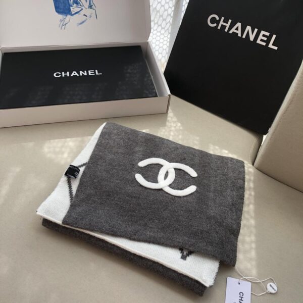 repliche,replica,perfette,siti di,affidabili,migliori siti,dove comprare,1:1,scarpe da ginnastica CHANEL Nuova sciarpa in maglia di cashmere di Chanel