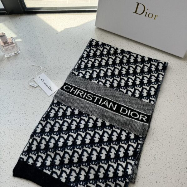 L'ultimo modello di coppia di elementi presbiti di Dior