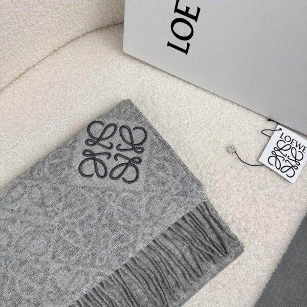 Sciarpa Loewe con logo Loewe ricamato a scacchiera