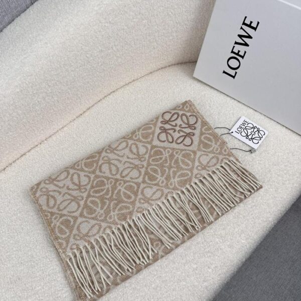 Sciarpa Loewe con logo Loewe ricamato a scacchiera