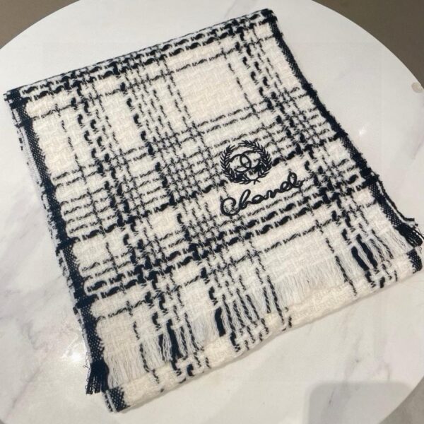 repliche,replica,perfette,siti di,affidabili,migliori siti,dove comprare,1:1,scarpe da ginnastica Sciarpa classica Chanel in bianco e nero