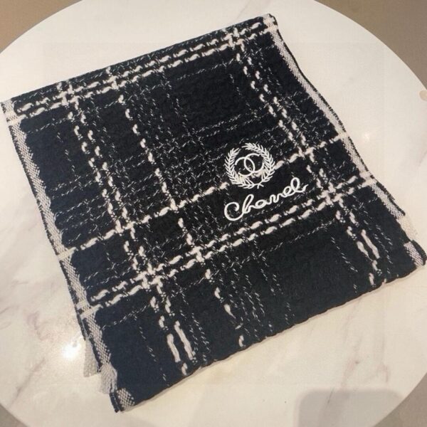 repliche,replica,perfette,siti di,affidabili,migliori siti,dove comprare,1:1,scarpe da ginnastica Sciarpa classica Chanel in bianco e nero