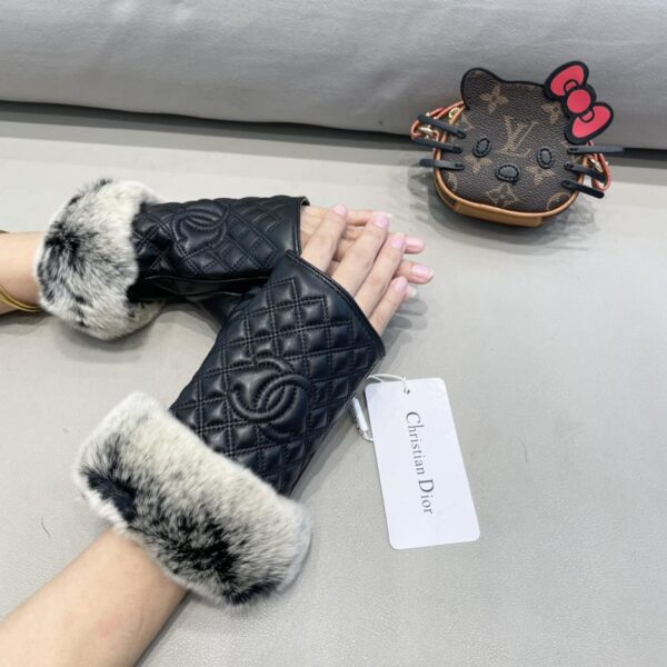 repliche,replica,perfette,siti di,affidabili,migliori siti,dove comprare,1:1,scarpe da ginnastica Chanel autunno e inverno pigro pelliccia di coniglio guanti di pelle di pecora cellulare touch screen