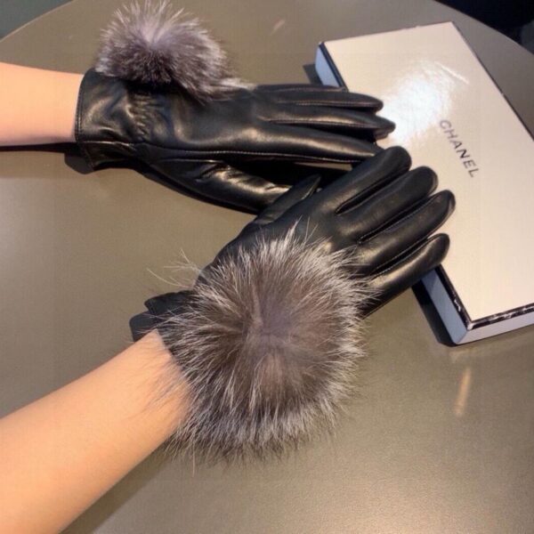 repliche,replica,perfette,siti di,affidabili,migliori siti,dove comprare,1:1,scarpe da ginnastica Guanti Chanel autunno e inverno con palloni in pelliccia di volpe grande