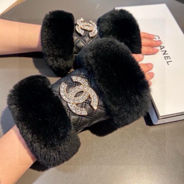 repliche,replica,perfette,siti di,affidabili,migliori siti,dove comprare,1:1,scarpe da ginnastica Guanti Chanel in pelliccia di coniglio pigro versione corta autunno e inverno