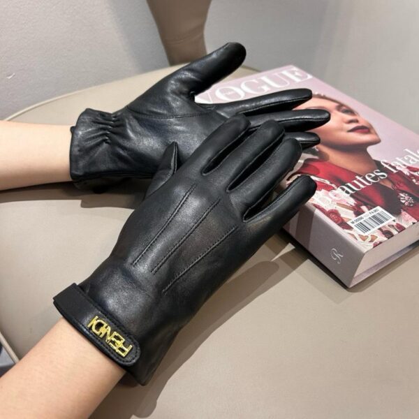 repliche,replica,perfette,siti di,affidabili,migliori siti,dove comprare,1:1,scarpe da ginnastica FENDI guanti in montone autunno e inverno per cellulare touch screen