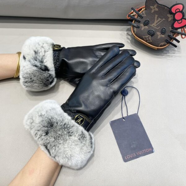repliche,replica,perfette,siti di,affidabili,migliori siti,dove comprare,1:1,scarpe da ginnastica I nuovi guanti in pelle con risvolto in pelliccia di Louis Vuitton, guanti da moto alla moda