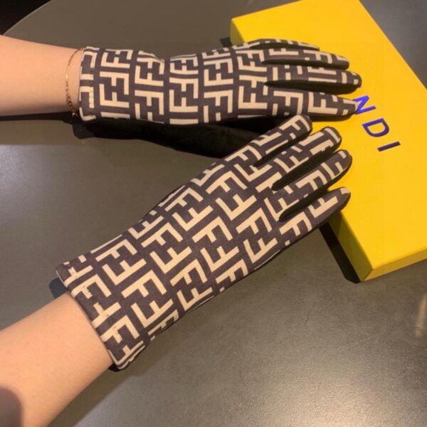 repliche,replica,perfette,siti di,affidabili,migliori siti,dove comprare,1:1,scarpe da ginnastica Guanti FENDI in cashmere autunno e inverno