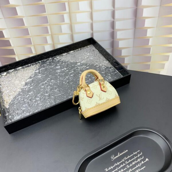 repliche,replica,perfette,siti di,affidabili,migliori siti,dove comprare,1:1,scarpe da ginnastica  M01706 ️Louis Vuitton lv mini ciondolo portachiavi borsa a conchiglia (3E0B)