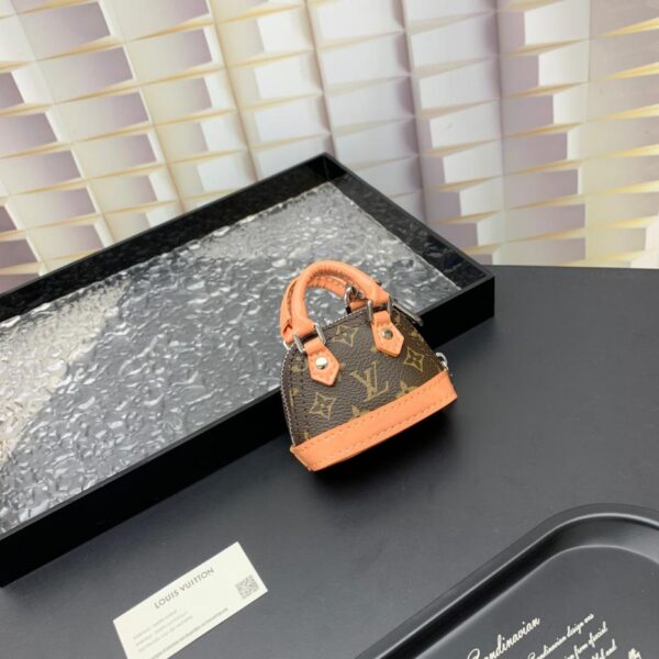 repliche,replica,perfette,siti di,affidabili,migliori siti,dove comprare,1:1,scarpe da ginnastica  M01706 ️Louis Vuitton lv mini ciondolo portachiavi borsa a conchiglia (6A29)