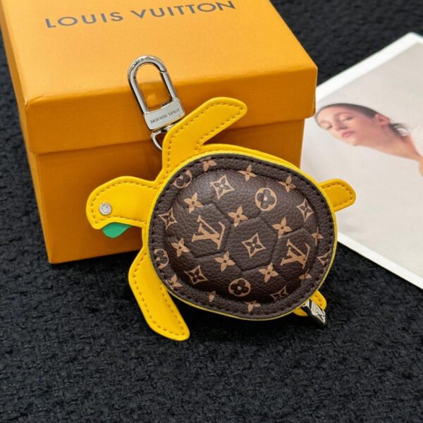 repliche,replica,perfette,siti di,affidabili,migliori siti,dove comprare,1:1,scarpe da ginnastica Ciondolo portachiavi borsa tartaruga Louis Vuitton (50B0)