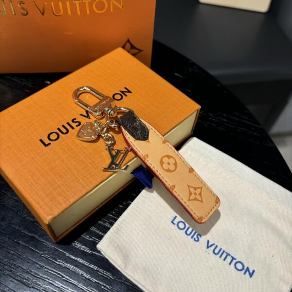 repliche,replica,perfette,siti di,affidabili,migliori siti,dove comprare,1:1,scarpe da ginnastica LOUIS VUITTONLouis Vuitton portachiavi con logo tutto nero 6 colori in stock (0BB8)