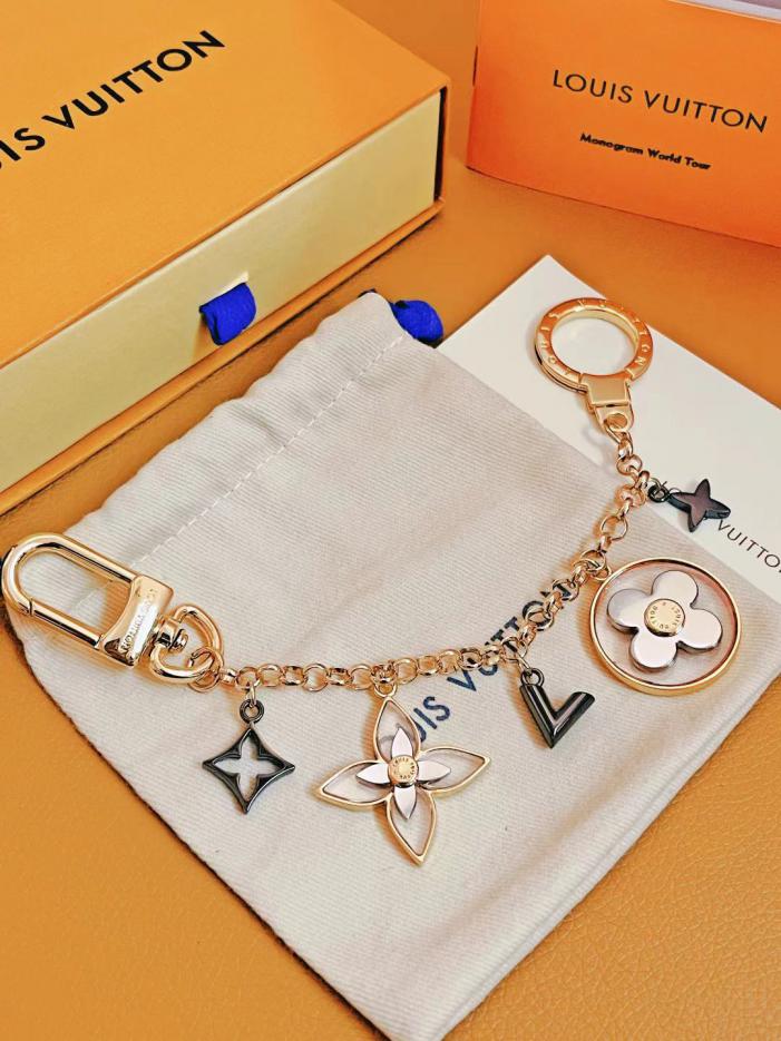 repliche,replica,perfette,siti di,affidabili,migliori siti,dove comprare,1:1,scarpe da ginnastica Louis Vuitton M68460 portachiavi con decorazione borsa con logo V lungo (C2C6) repliche,replica,perfette,siti di,affidabili,migliori siti,dove comprare,1:1,scarpe da ginnastica Louis Vuitton M68460 portachiavi con decorazione borsa con logo V lungo (C2C6)