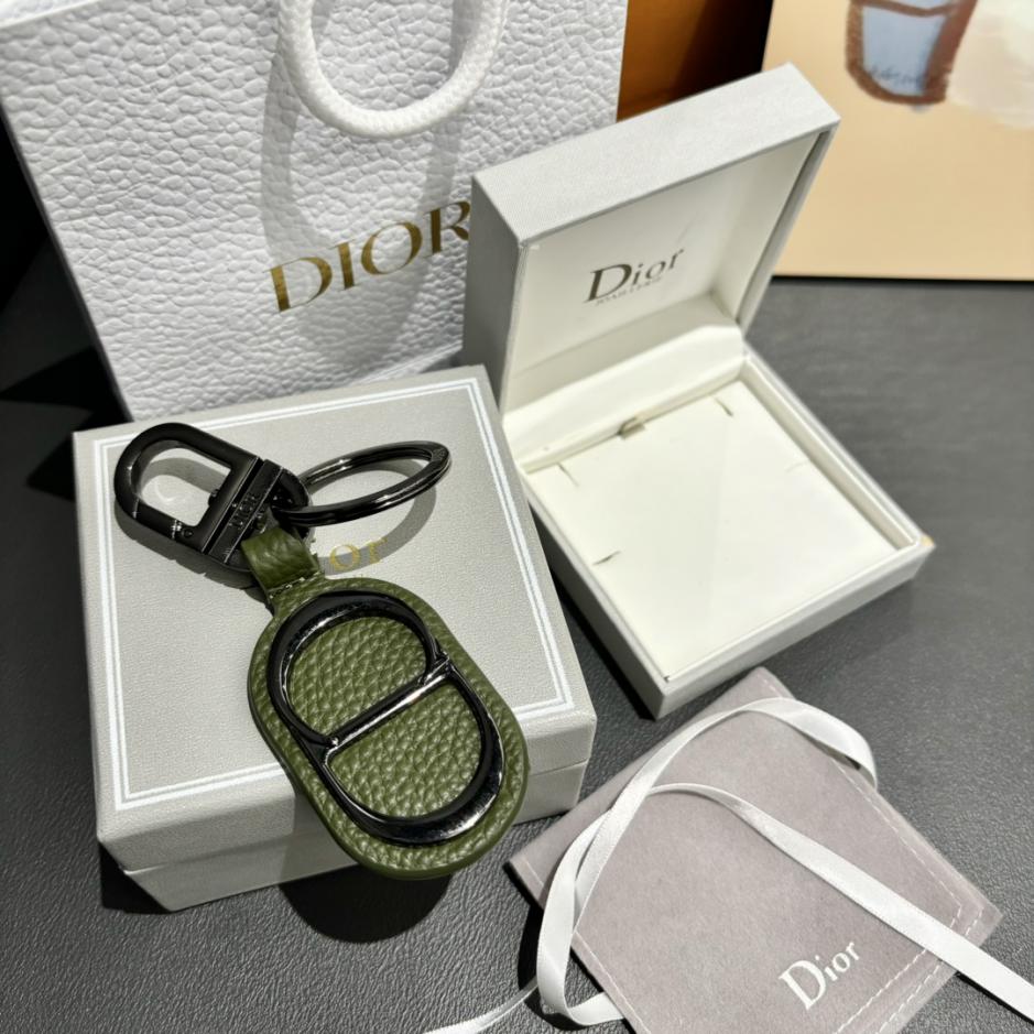 repliche,replica,perfette,siti di,affidabili,migliori siti,dove comprare,1:1,scarpe da ginnastica Il portachiavi Dior rende omaggio al classico logo CD Diamond repliche,replica,perfette,siti di,affidabili,migliori siti,dove comprare,1:1,scarpe da ginnastica Il portachiavi Dior rende omaggio al classico logo CD Diamond
