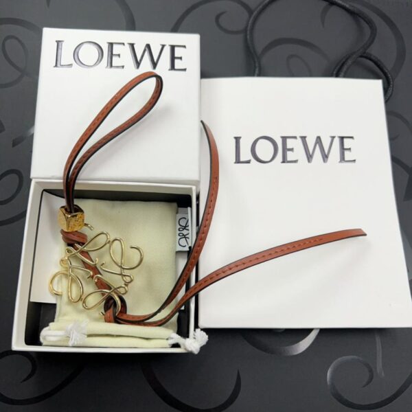 repliche,replica,perfette,siti di,affidabili,migliori siti,dove comprare,1:1,scarpe da ginnastica Loewe ciondolo da borsa a fiori linea classica dorata (8D8B)