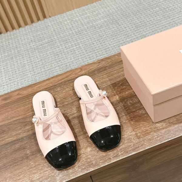 repliche,replica,perfette,siti di,affidabili,migliori siti,dove comprare,1:1,scarpe da ginnastica [Versione top] Miu Miu serie inizio primavera Mary Jane toe-top half-flop (F99C)