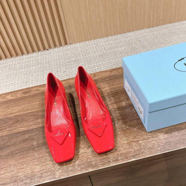 repliche,replica,perfette,siti di,affidabili,migliori siti,dove comprare,1:1,scarpe da ginnastica [Versione top] Prada 25 primavera ed estate punta quadrata in pelle verniciata bordo aperto con perline tacco spesso F019)