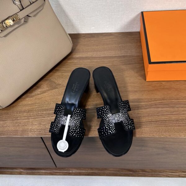  Serie di sandali Hermes Oran Hermes H forati (14E5)
