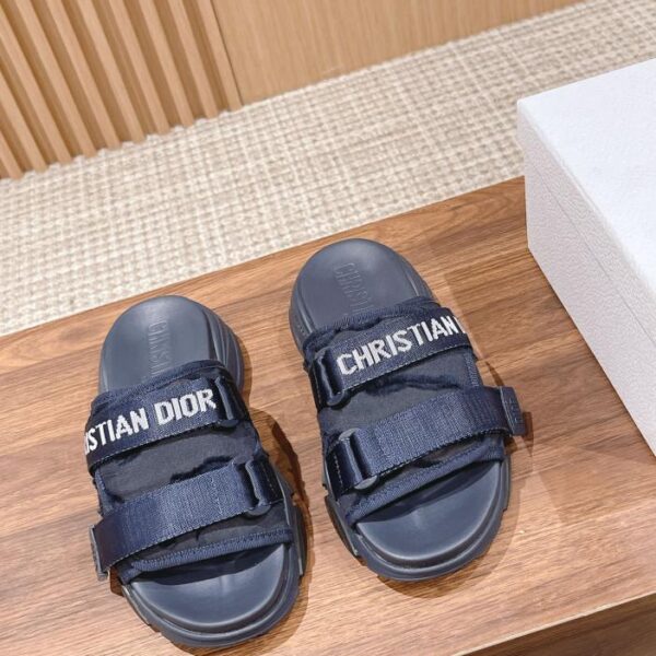 DIOR Dior primavera ed estate nuove ciabatte da spiaggia con la suola spessa