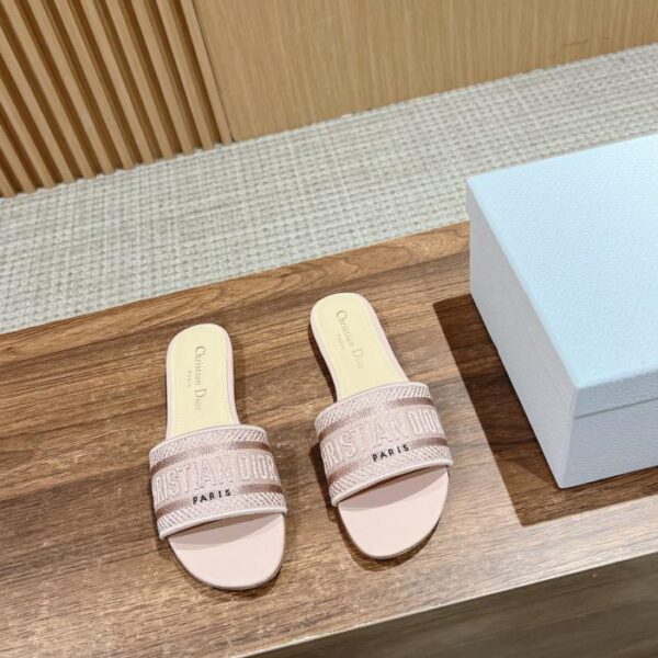Christian Dior primavera ed estate nuove pantofole ricamate aggiornate