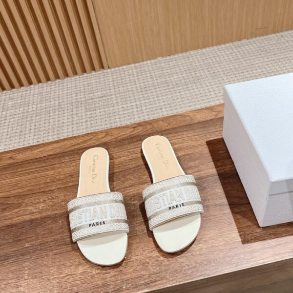 repliche,replica,perfette,siti di,affidabili,migliori siti,dove comprare,1:1,scarpe da ginnastica Christian Dior primavera ed estate nuove pantofole ricamate aggiornate