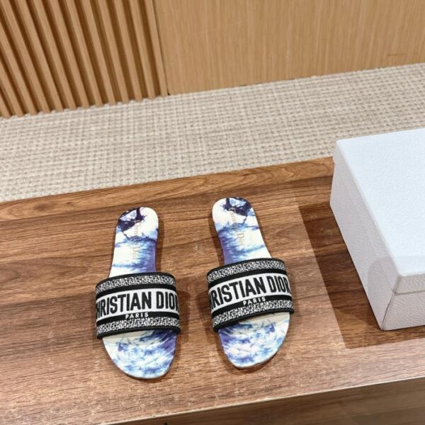 Christian Dior primavera ed estate nuove pantofole ricamate aggiornate