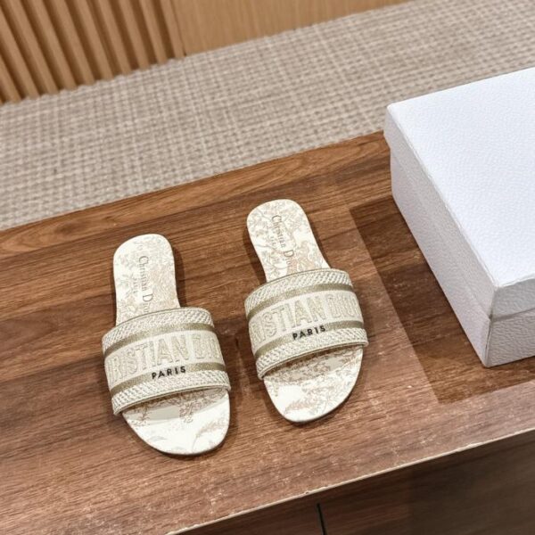 repliche,replica,perfette,siti di,affidabili,migliori siti,dove comprare,1:1,scarpe da ginnastica Christian Dior primavera ed estate nuove pantofole ricamate aggiornate