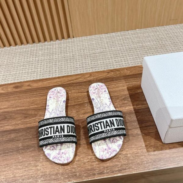 repliche,replica,perfette,siti di,affidabili,migliori siti,dove comprare,1:1,scarpe da ginnastica Christian Dior primavera ed estate nuove pantofole ricamate aggiornate