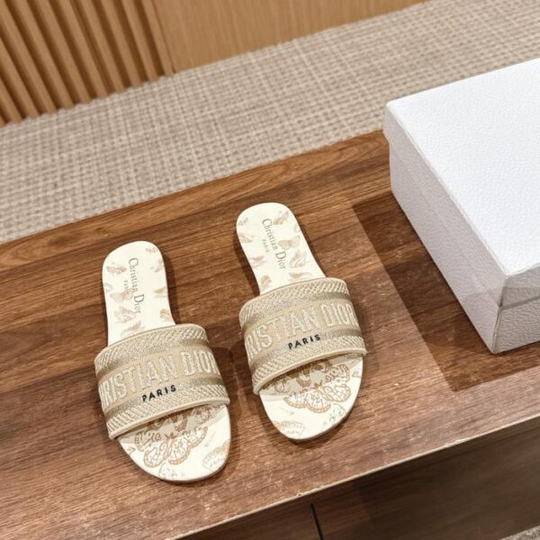 repliche,replica,perfette,siti di,affidabili,migliori siti,dove comprare,1:1,scarpe da ginnastica Christian Dior primavera ed estate nuove pantofole ricamate aggiornate
