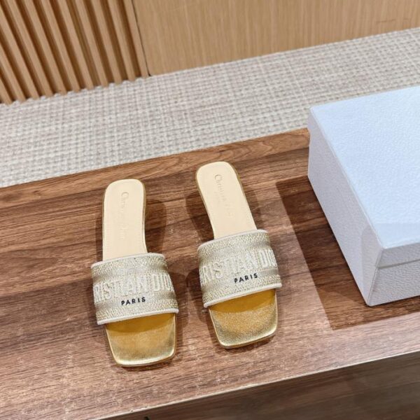 repliche,replica,perfette,siti di,affidabili,migliori siti,dove comprare,1:1,scarpe da ginnastica Christian Dior primavera ed estate nuove pantofole ricamate aggiornate