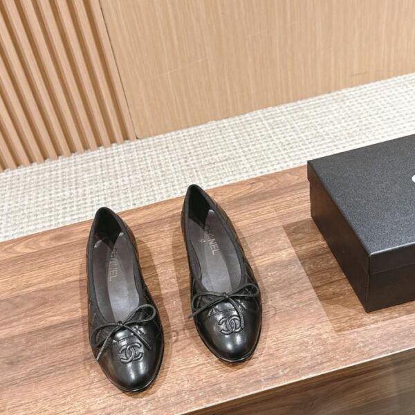 repliche,replica,perfette,siti di,affidabili,migliori siti,dove comprare,1:1,scarpe da ginnastica Ballerine Chanel con punta tonda e fiocco classico