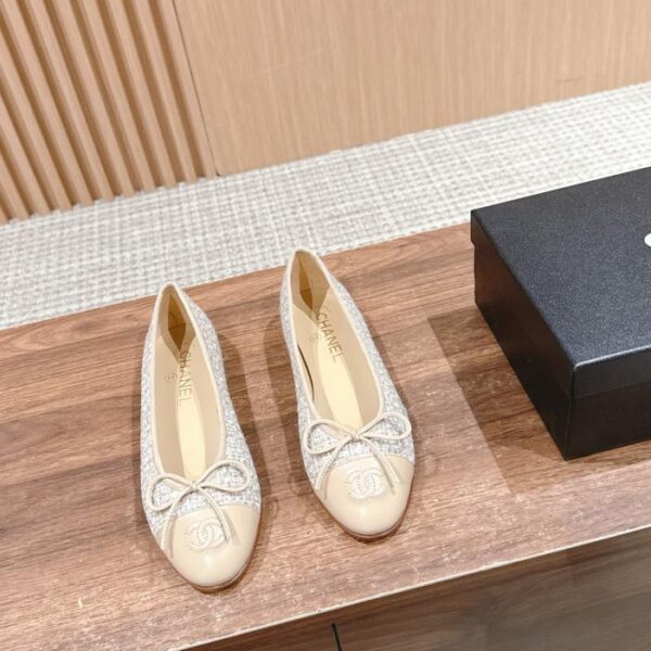 Ballerine Chanel con punta tonda e fiocco classico