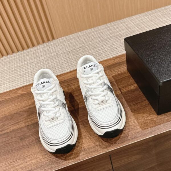 Sneaker Chanel Horn King oro e argento mesh traspirante + tomaia fluo