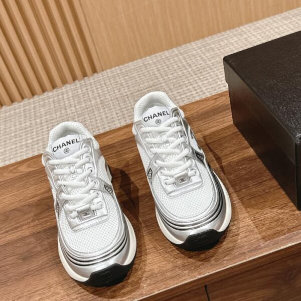 Sneaker Chanel Horn King oro e argento mesh traspirante + tomaia fluo