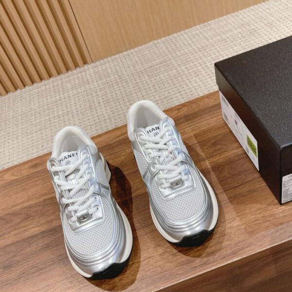 Sneaker Chanel Horn King oro e argento mesh traspirante + tomaia fluo