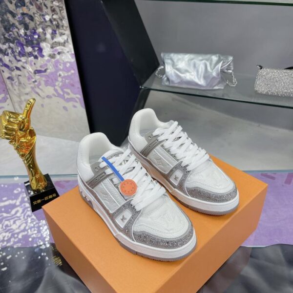 repliche,replica,perfette,siti di,affidabili,migliori siti,dove comprare,1:1,scarpe da ginnastica Serie di sneaker LV LV Trainer Maxi sneakers forate a mano